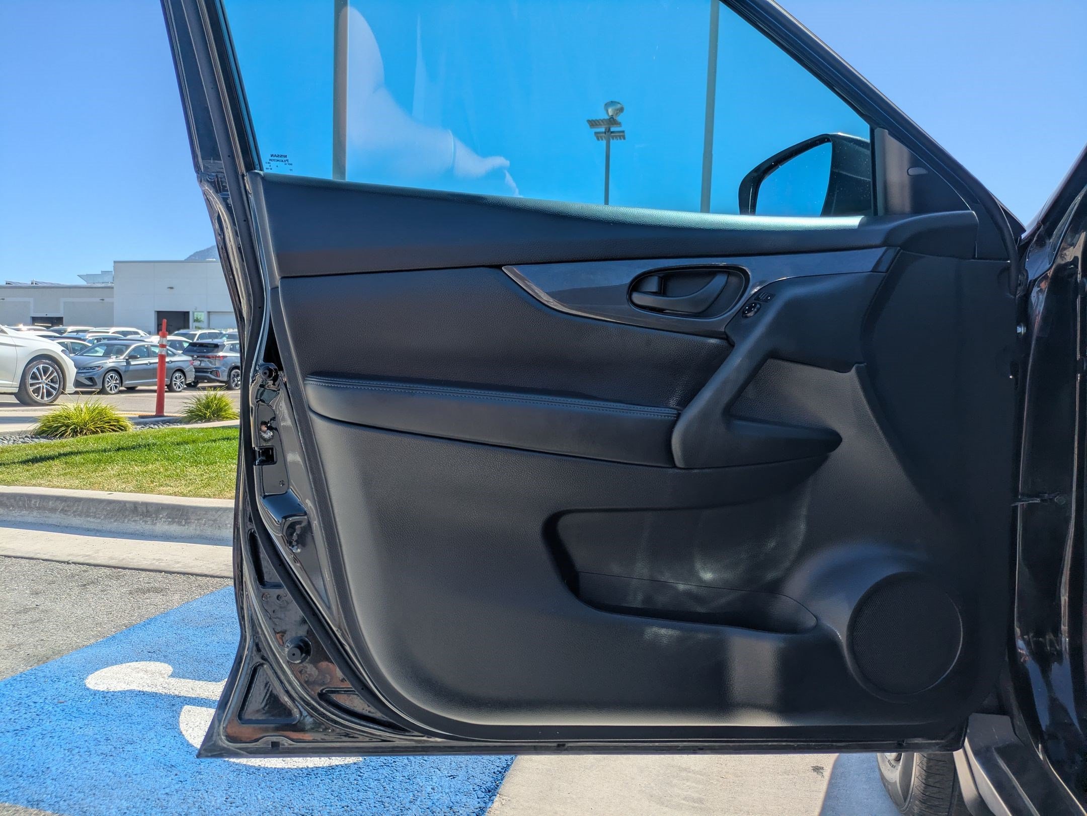 Used 2020 Magnetic Black Pearl Nissan S image 11