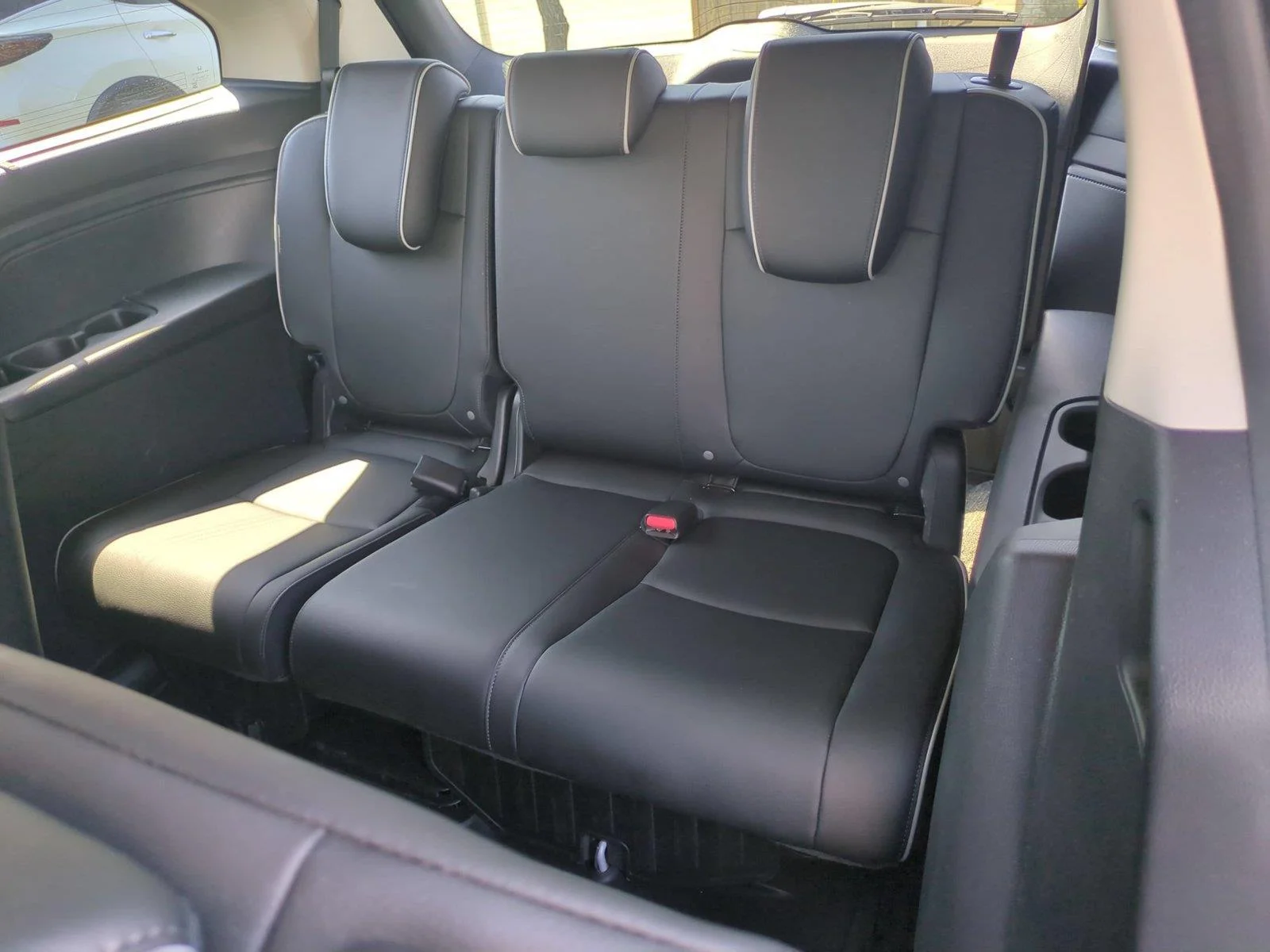 Used 2025 Solar Silver Metallic Honda Touring image 36
