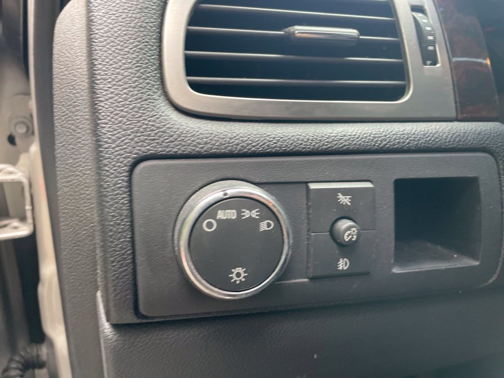 Used 2007 Silver Birch Metallic GMC Denali image 10