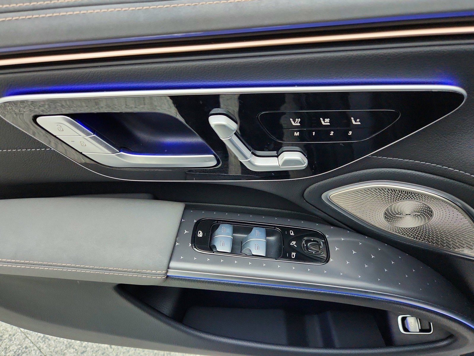 Certified Used 2022 MANUFAKTUR Selenite Grey Magno Mercedes-Benz EQS 450+ Exclusive Trim image 19