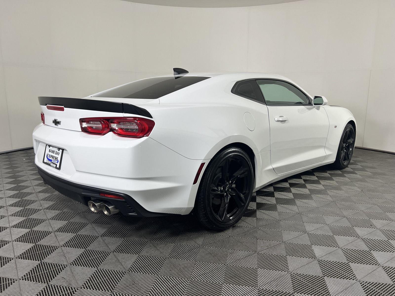 Used 2024 Summit White Chevrolet 2LT image 23