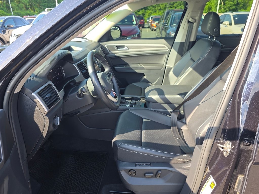 Used 2021 Deep Black Volkswagen SEL image 35