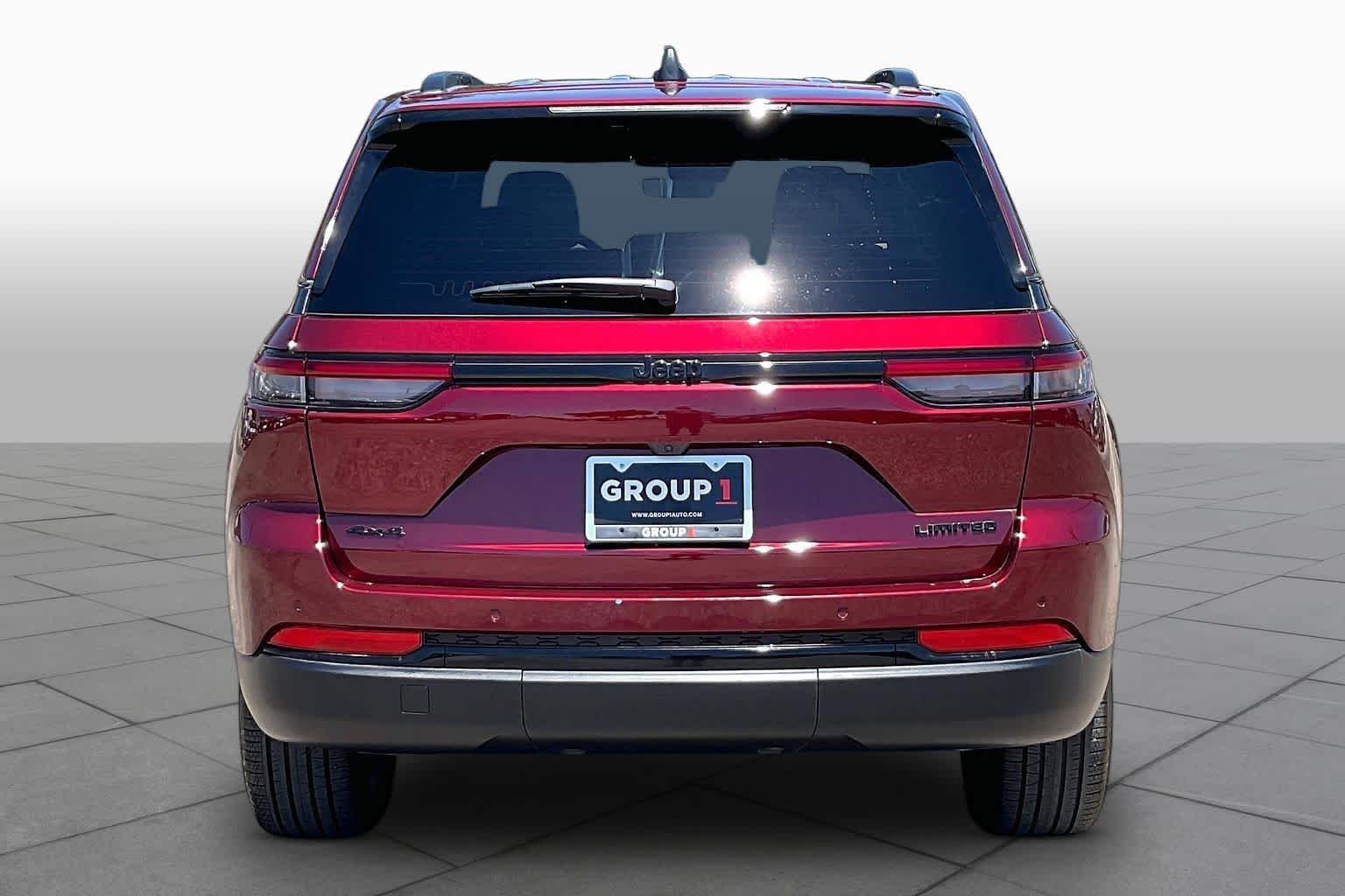 Used 2025 Velvet Red Pearlcoat Jeep Limited image 5