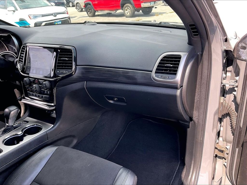 Used 2021 Sting-Gray Clearcoat Jeep Laredo X image 12