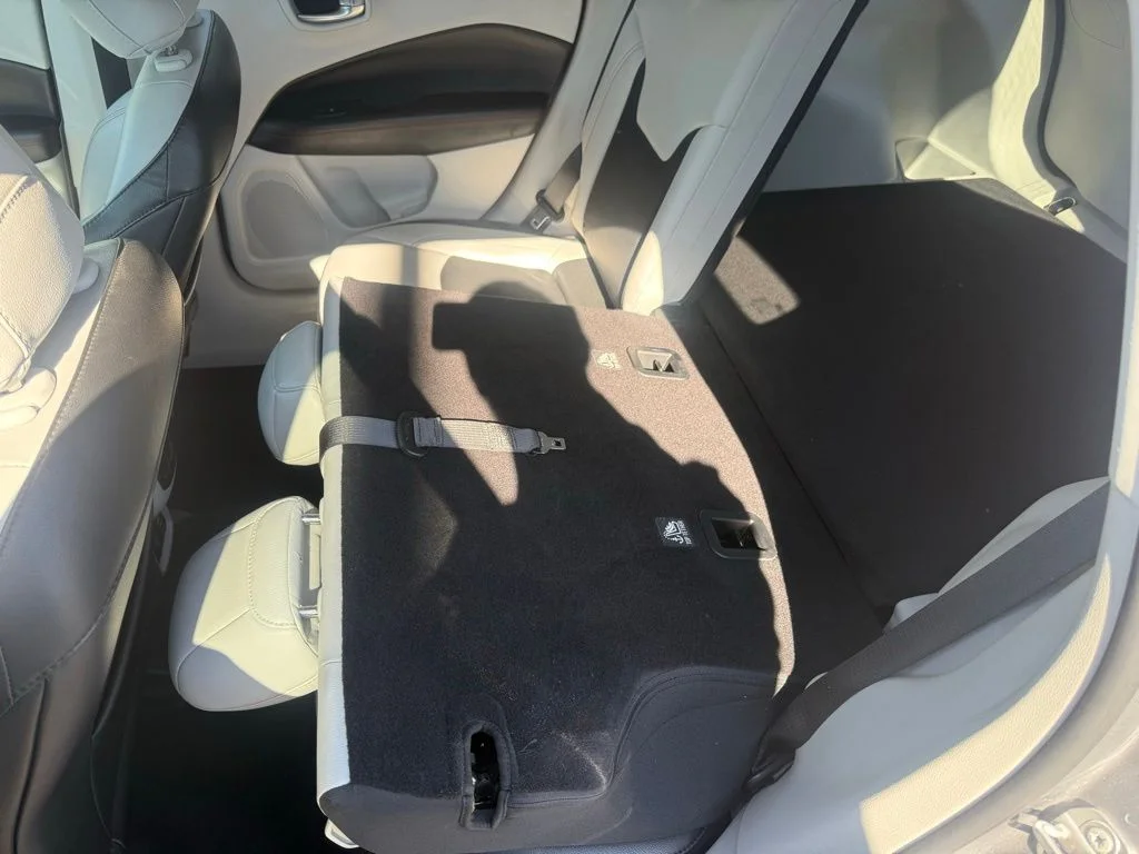 Used 2018 Silver Jeep Limited image 29