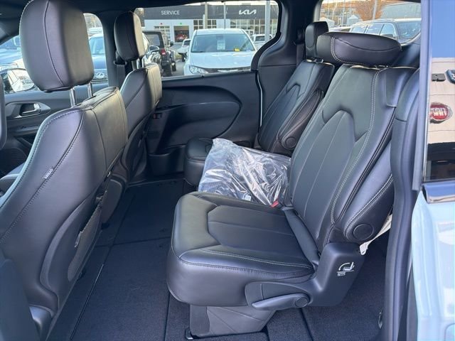2026 Chrysler Pacifica Select - Photo 7