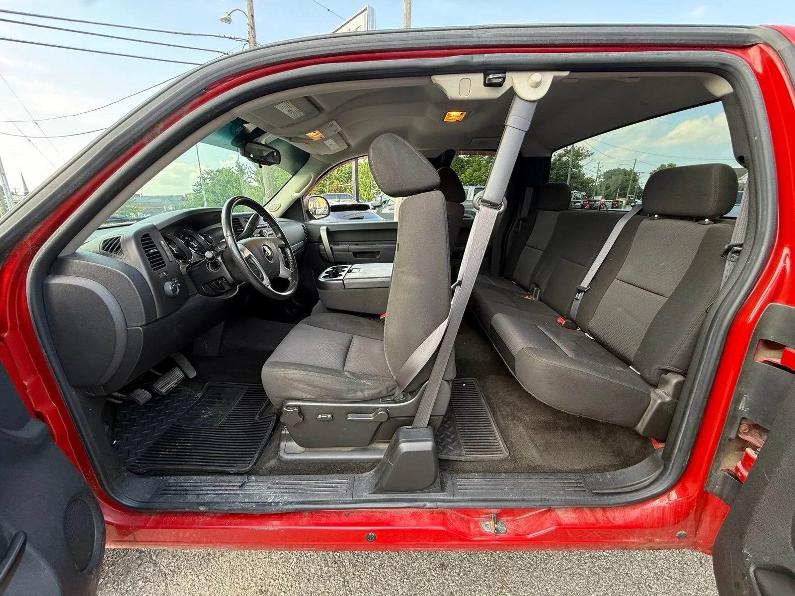 Used 2011 VICTORY RED Chevrolet LT image 19