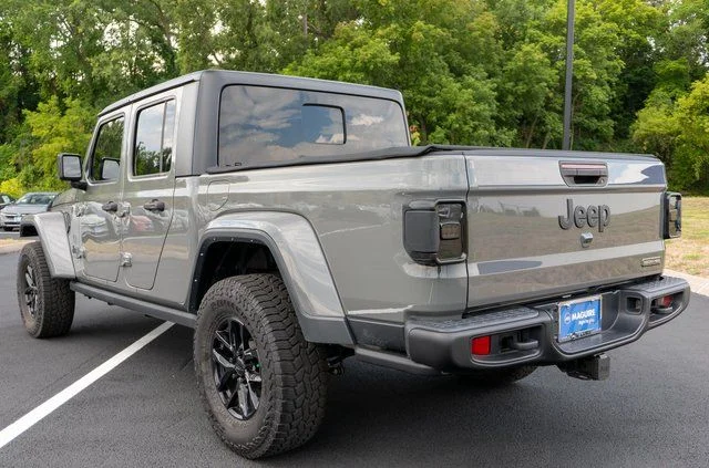 Used 2023 Gray Jeep Sport S image 8