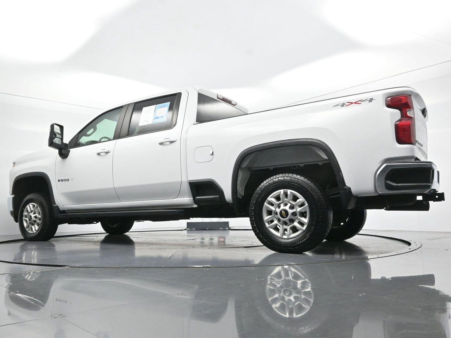 Used 2022 Summit White Chevrolet LT image 46