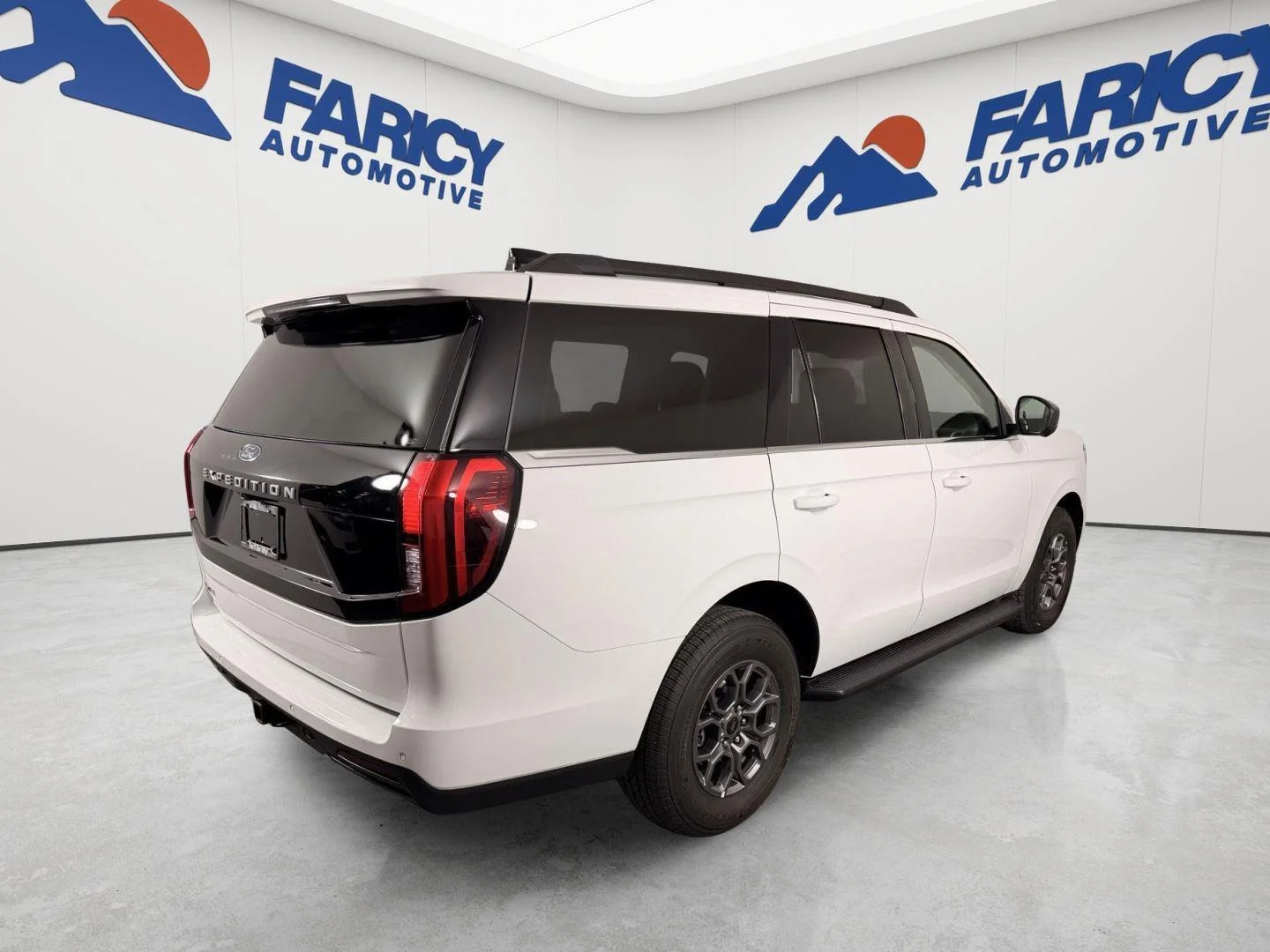 Used 2025 Oxford White Ford Active image 8