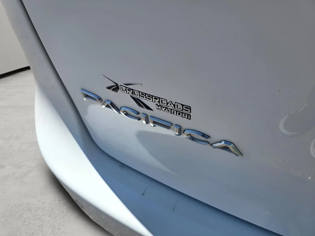 Used 2021 Bright White Clearcoat Chrysler Touring image 29
