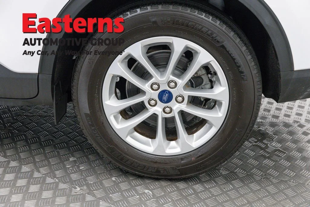 Used 2022 White Ford SE image 33