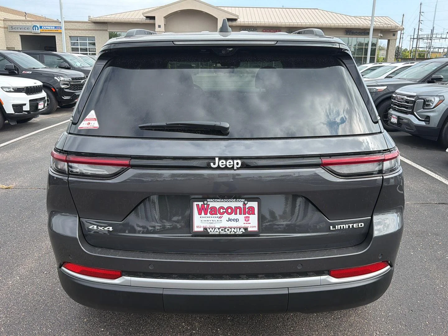 New 2026 Baltic Gray Metallic Clear-Coat Exterior Paint Jeep Limited image 6