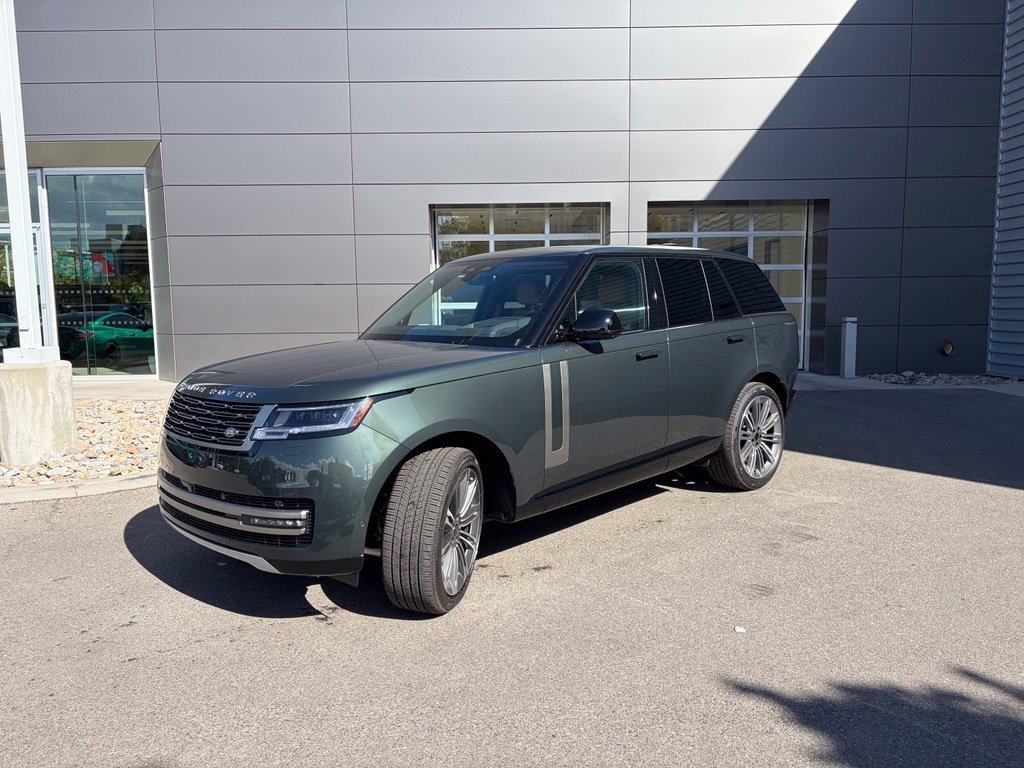 Used 2026 Belgravia Green Metallic Land Rover SE image 3