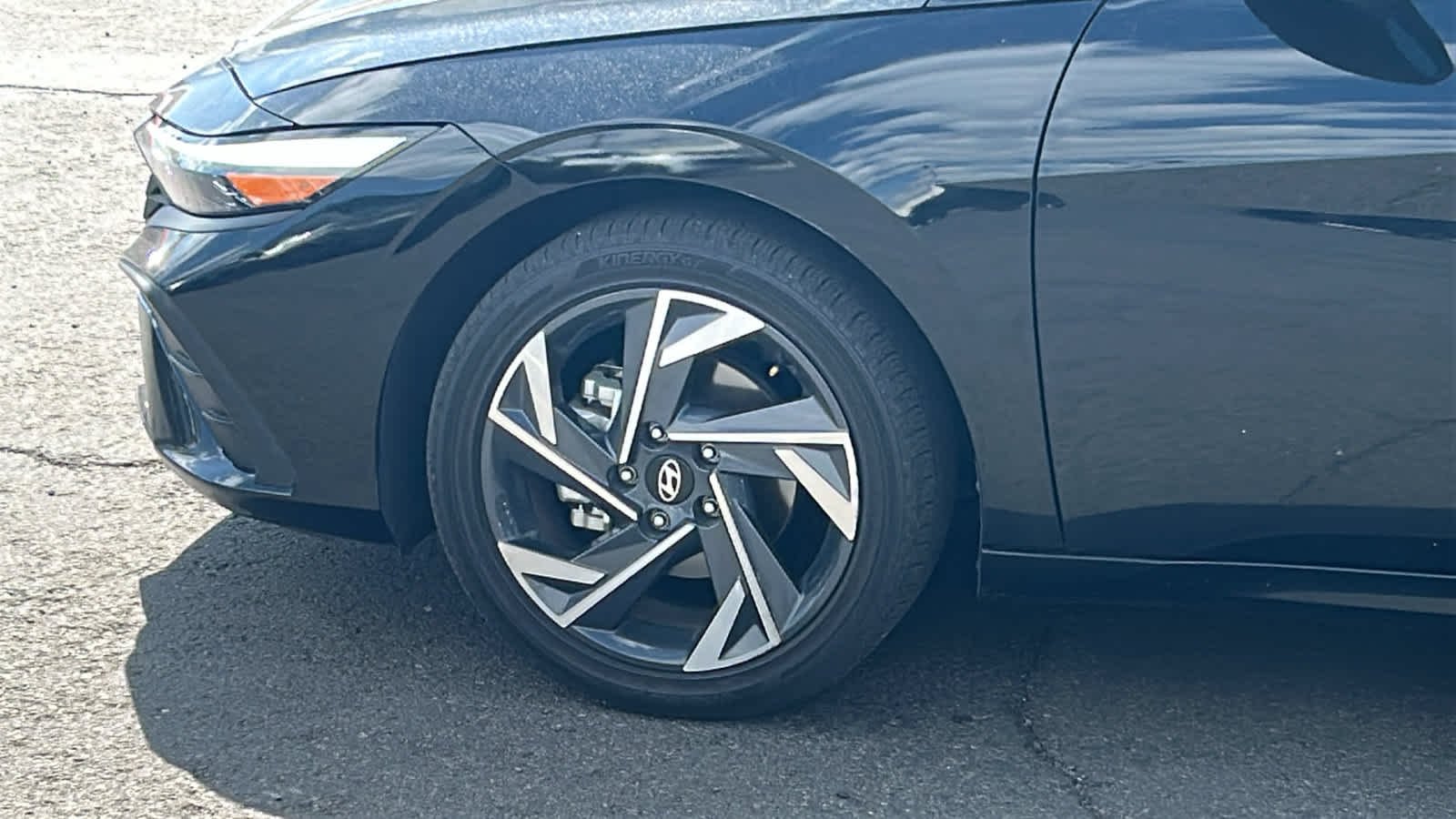 Used 2025 Abyss Black Hyundai SEL Sport image 9