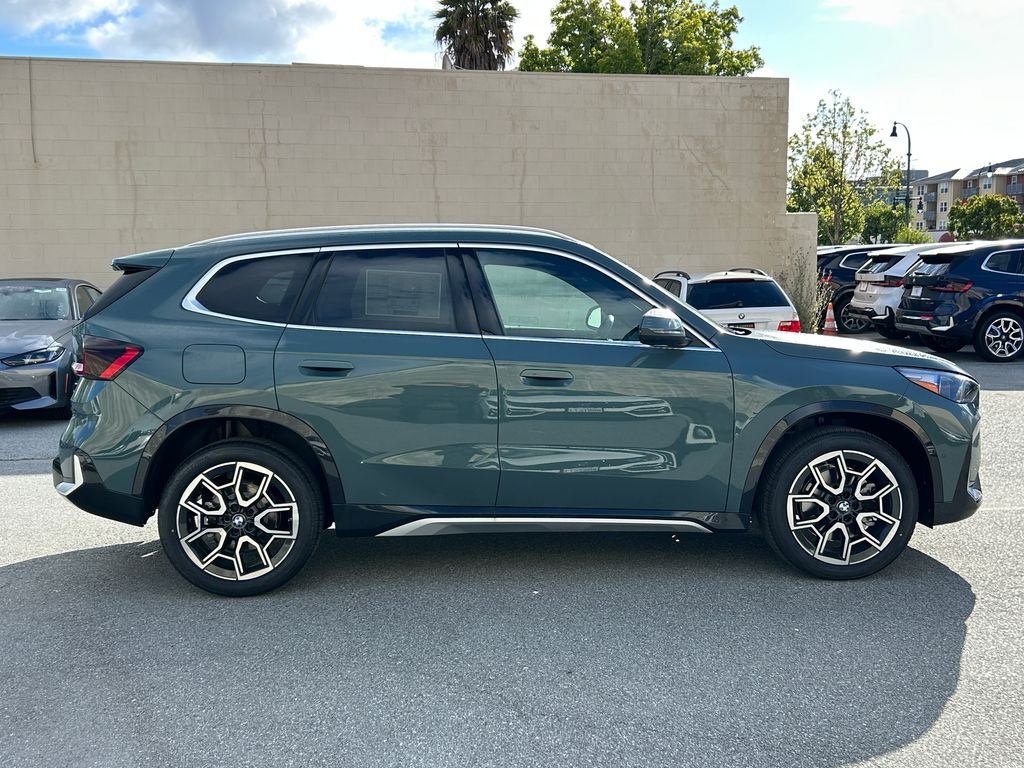New 2026 Cape York Green Metallic BMW xDrive28i image 6
