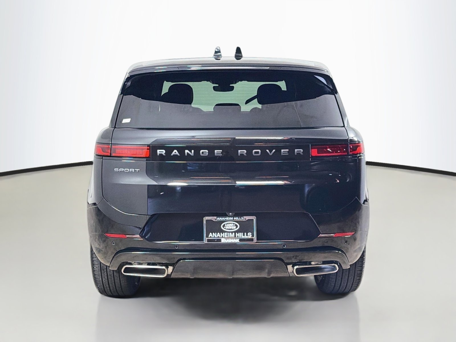 New 2027 Santorini Black LAND ROVER Dynamic SE P400 image 4
