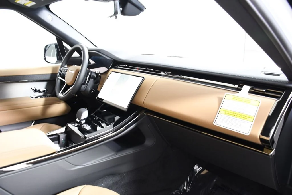 New 2026 Fuji White Land Rover SE image 18