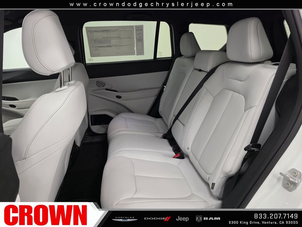 New 2026 Bright White Clear-Coat Exterior Paint Jeep Limited image 10