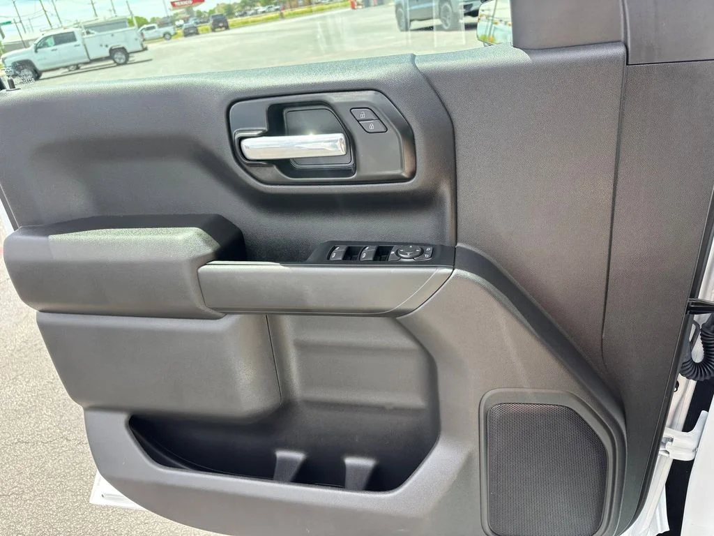 Used 2025 White Chevrolet Custom image 20