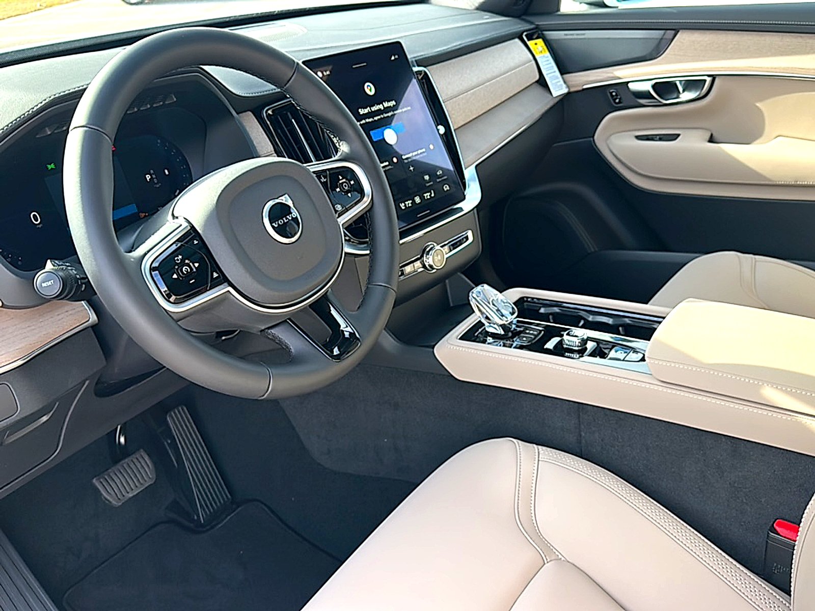 New 2026 Crystal White Volvo Plus image 9