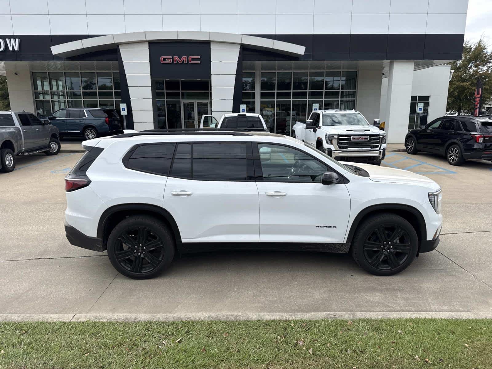 New 2027 Summit White GMC Elevation image 1
