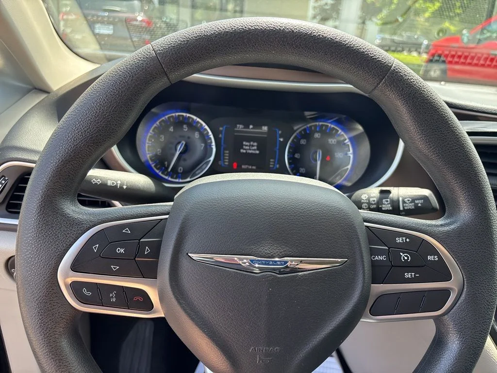 Used 2017 Brilliant Black Crystal Pearlcoat Chrysler Touring image 14
