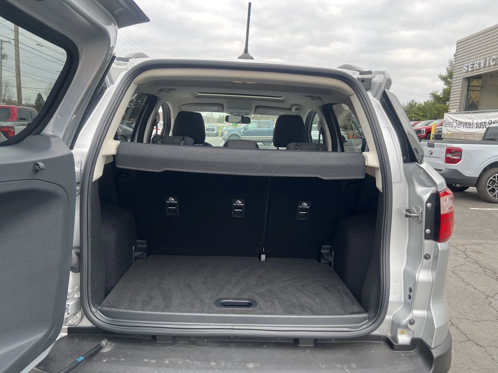Used 2022 Silver Metallic Ford SE image 23