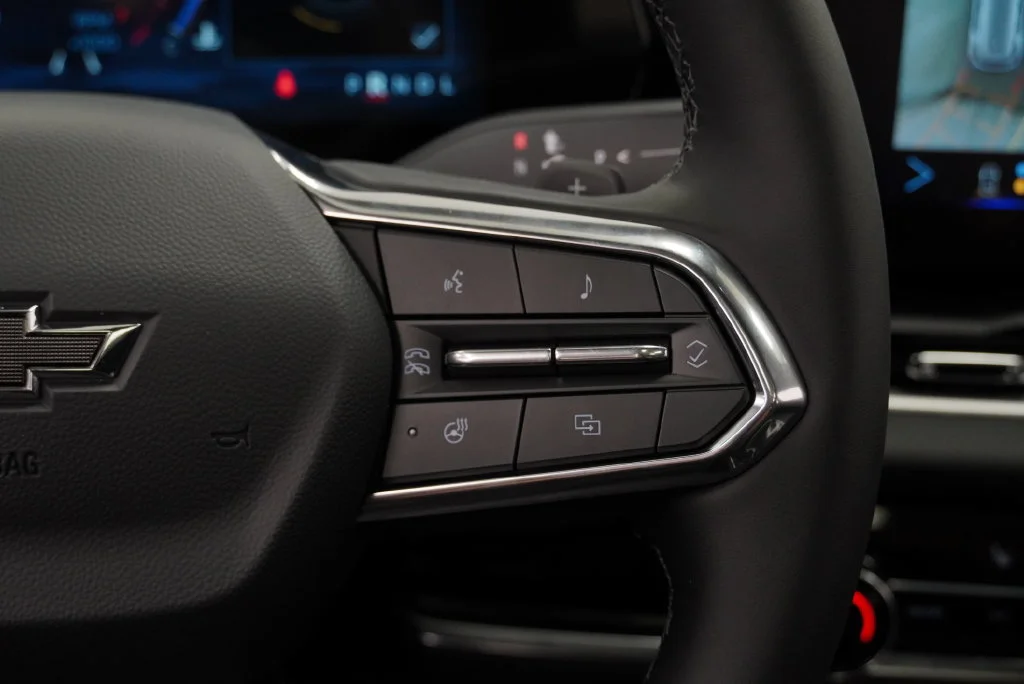 New 2027 Summit White Chevrolet LT image 29