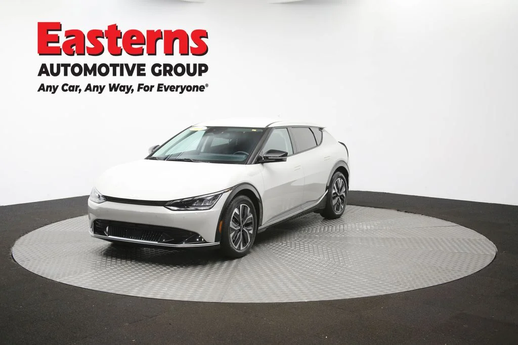 Used 2023 White Kia Wind image 58