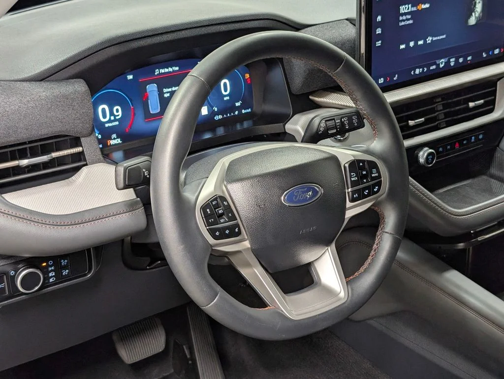 Certified Used 2025 Vapor Blue Metallic Ford Active image 9