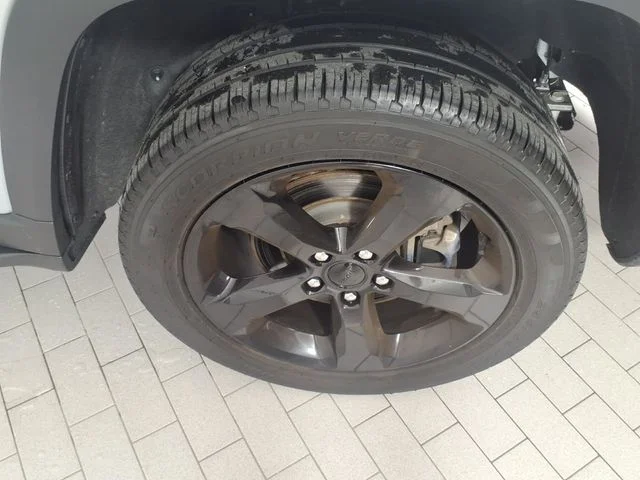 Used 2024 Silver Jeep Limited image 8