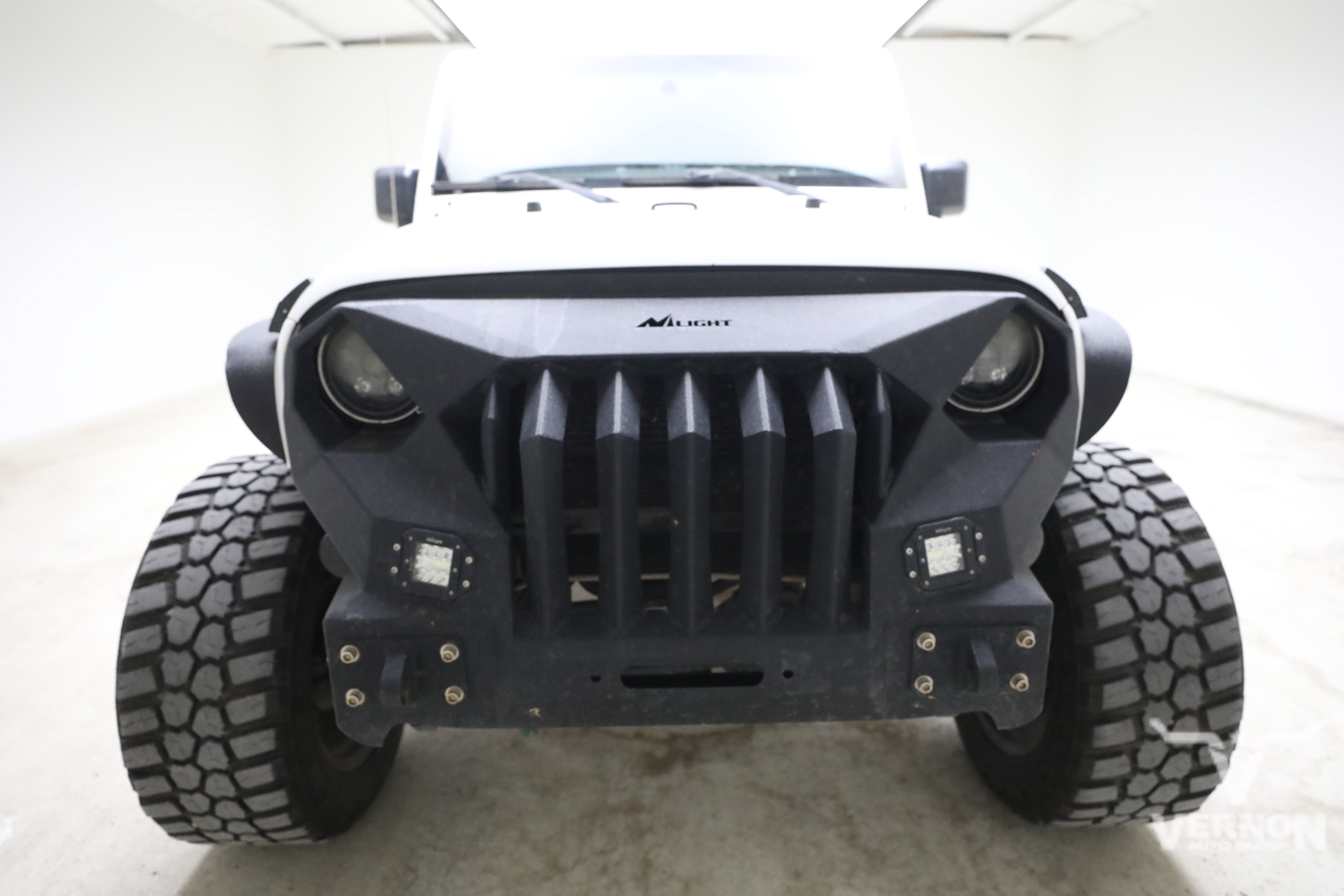 Used 2015 Bright White Clearcoat Jeep Y image 7