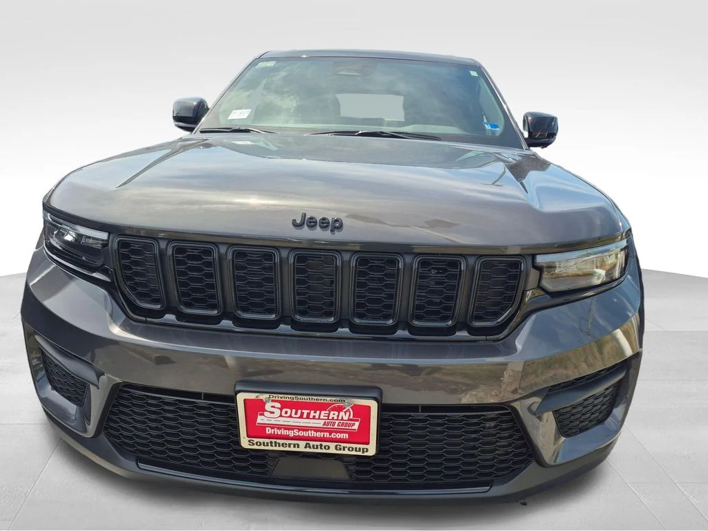 Used 2025 Gray Jeep Altitude X image 7
