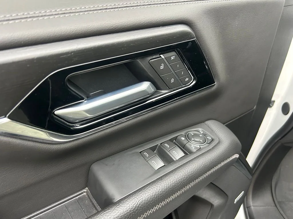 Used 2025 White GMC Denali image 10