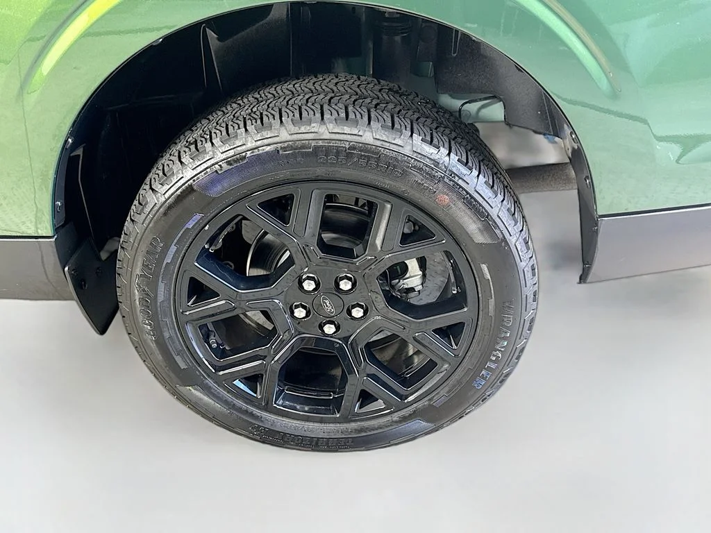 Certified Used 2025 Green Ford XLT image 31