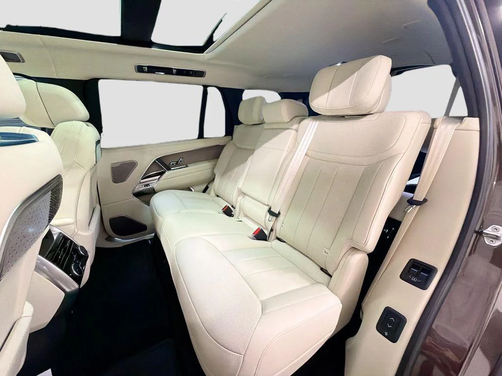 New 2026 Tourmaline Brown in Gloss finish Land Rover Autobiography image 25