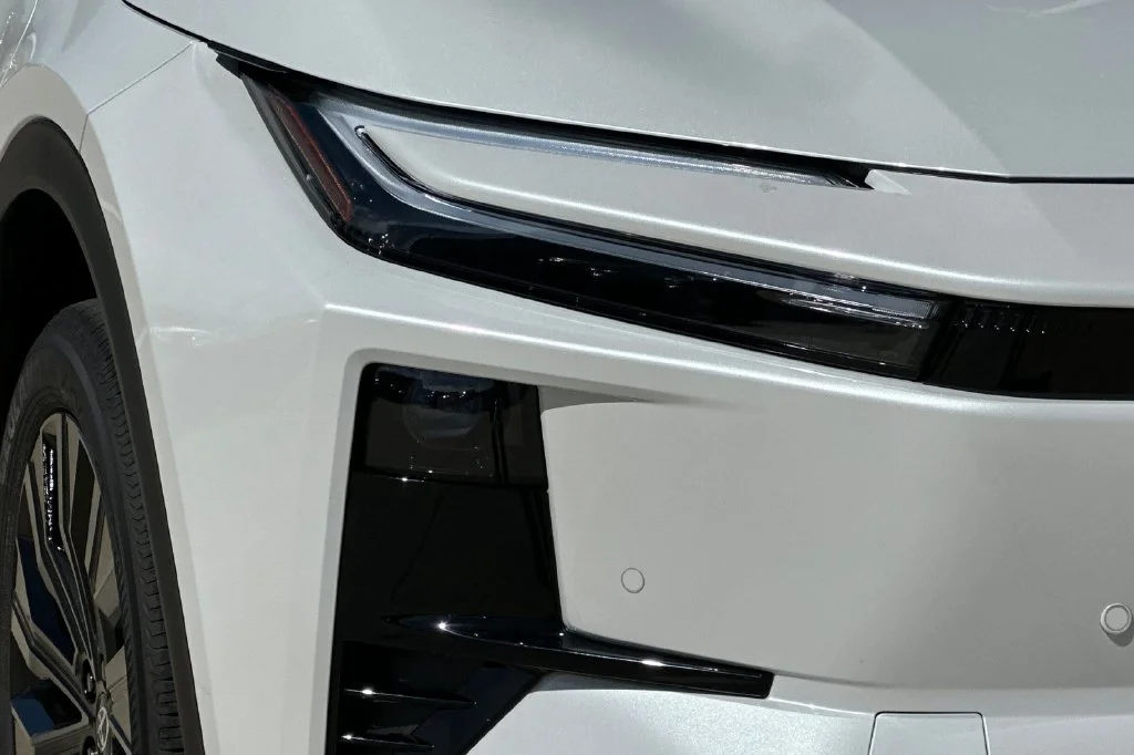 New 2027 Wind Chill Pearl <sup>1</sup> Toyota  XSE image 30