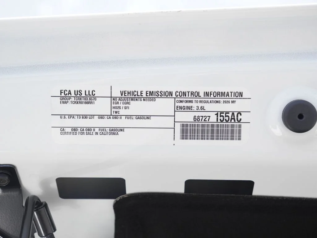 New 2026 Bright White Clear-Coat Exterior Paint Jeep Mojave image 29