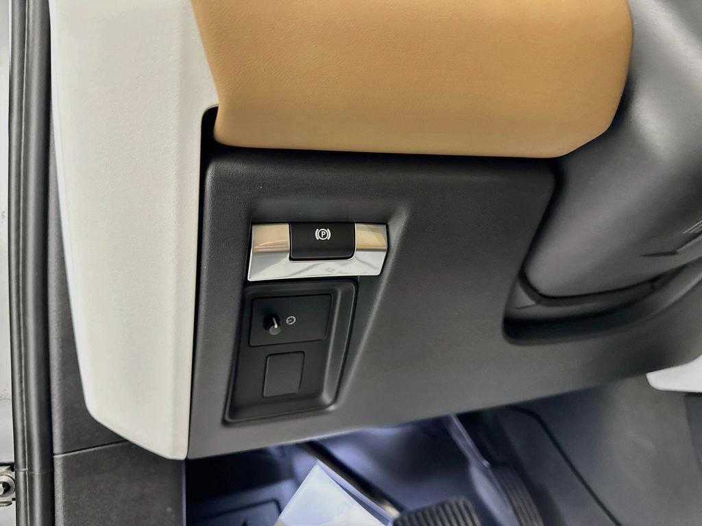 New 2026 Santorini Black Land Rover S image 10