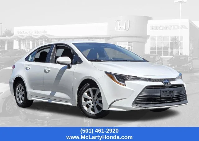 Used 2025 White Toyota LE image 20