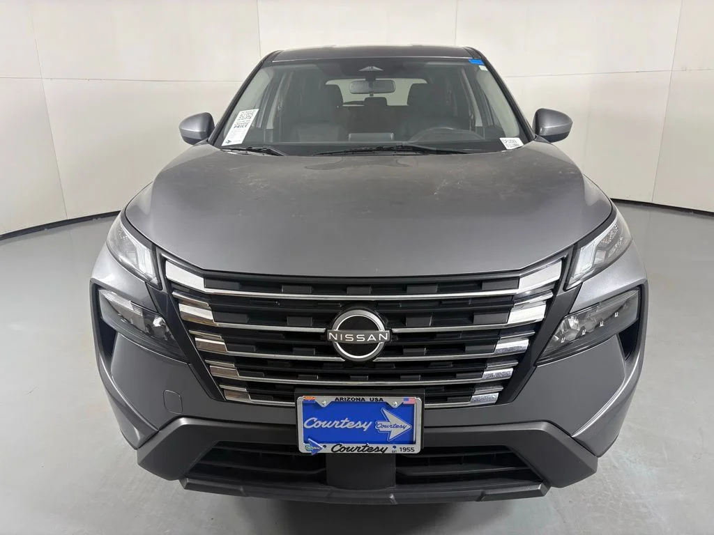 Used 2024 Gray Nissan SV image 3