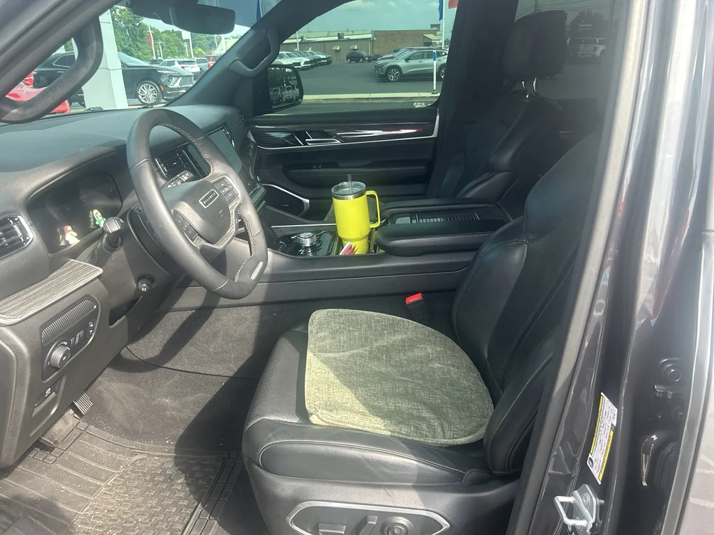 Used 2022 Black Jeep Series II image 2