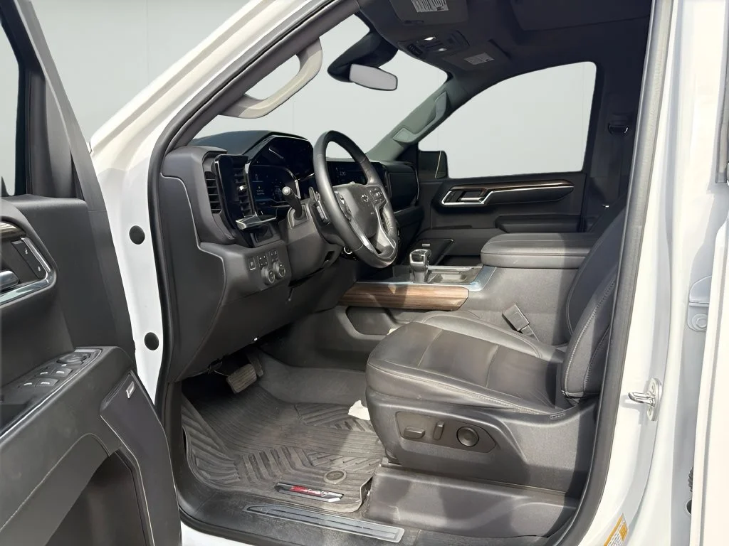 Used 2023 SUMMIT WHITE Chevrolet RST image 15