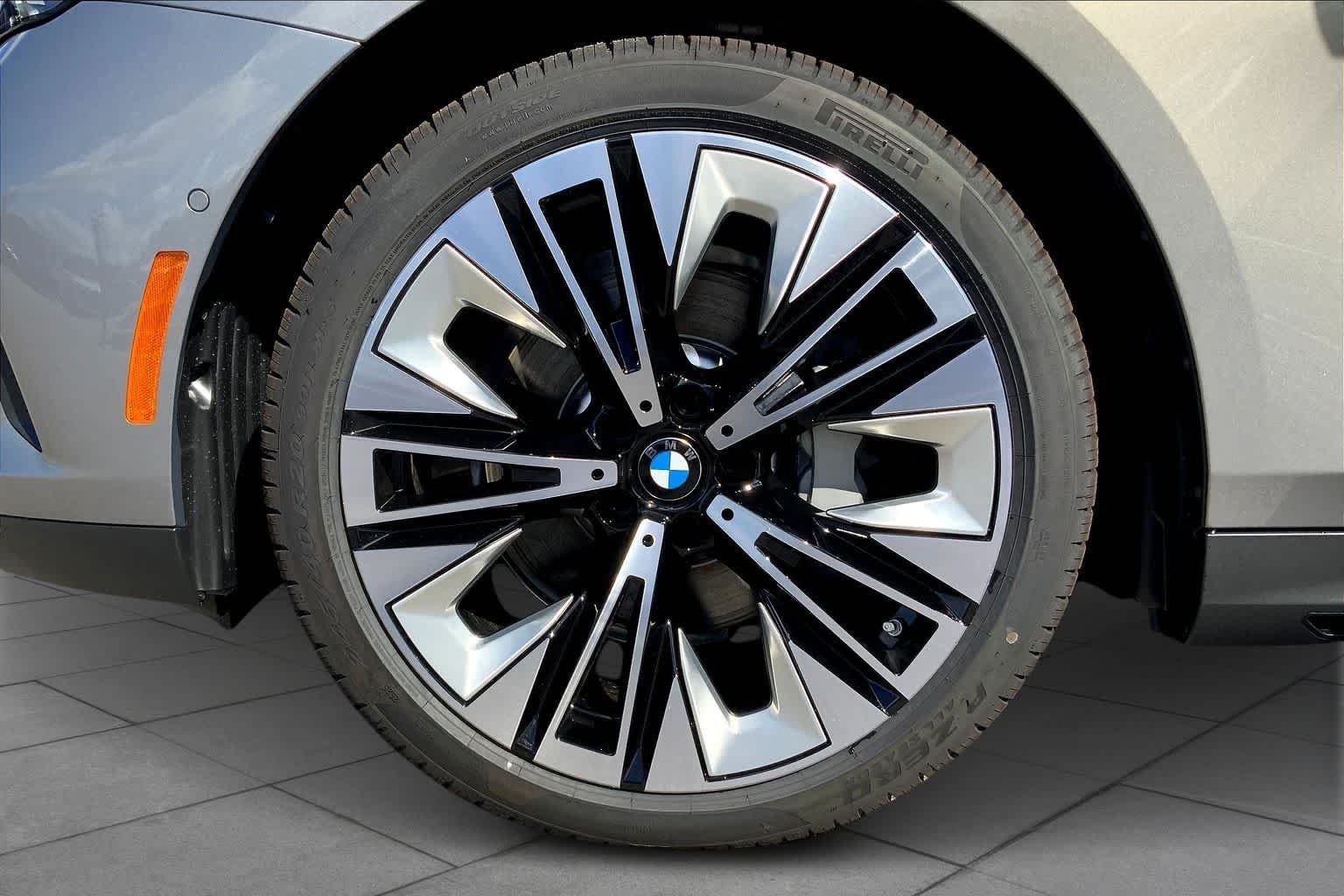Used 2026 Oxide Grey Metallic BMW 530i image 11