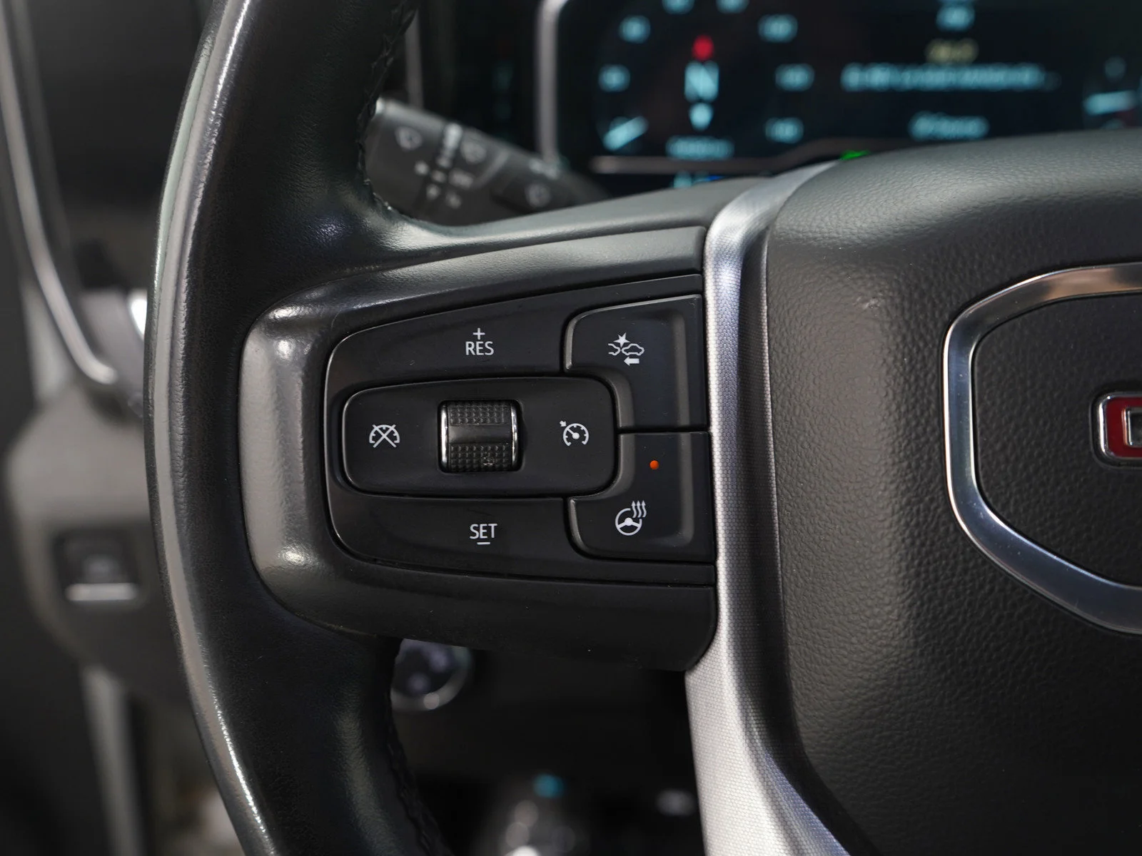 Used 2023 White GMC SLE image 28