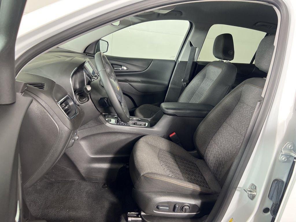 Used 2024 Summit White Chevrolet LT image 11