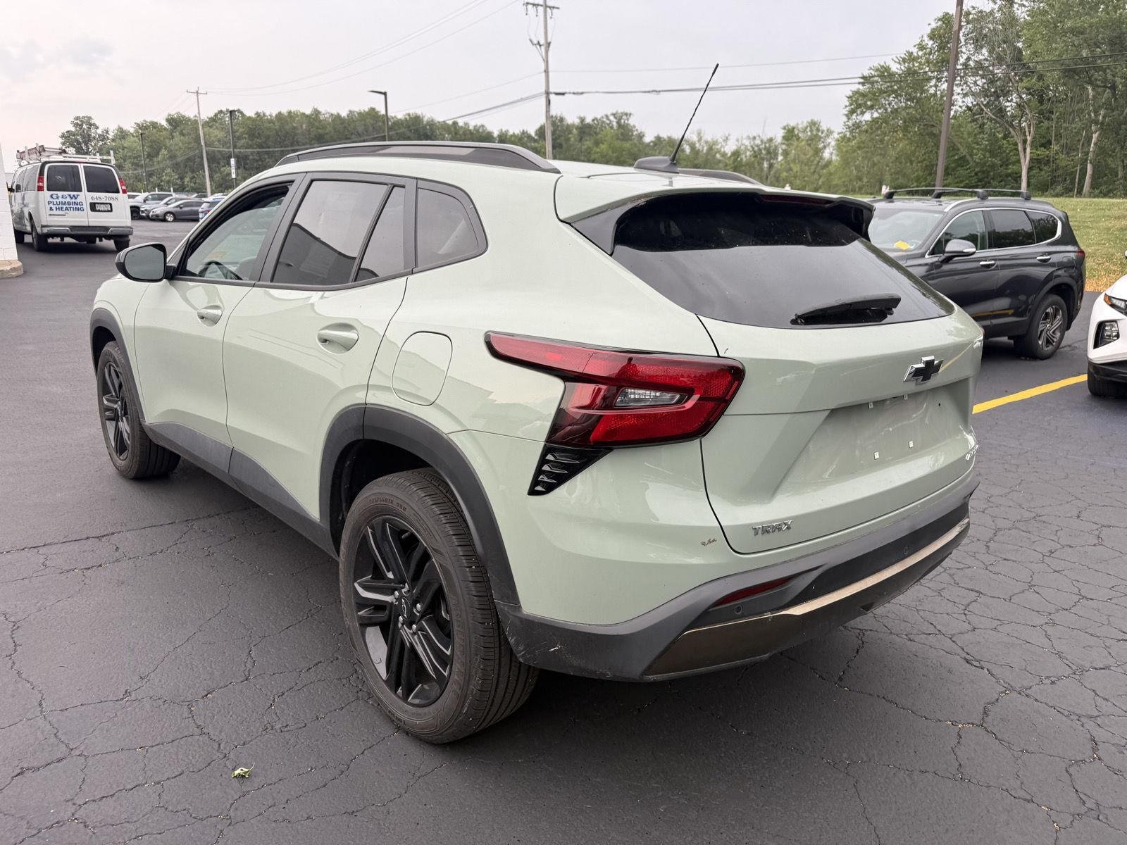 Used 2025 Cacti Green Chevrolet ACTIV image 4