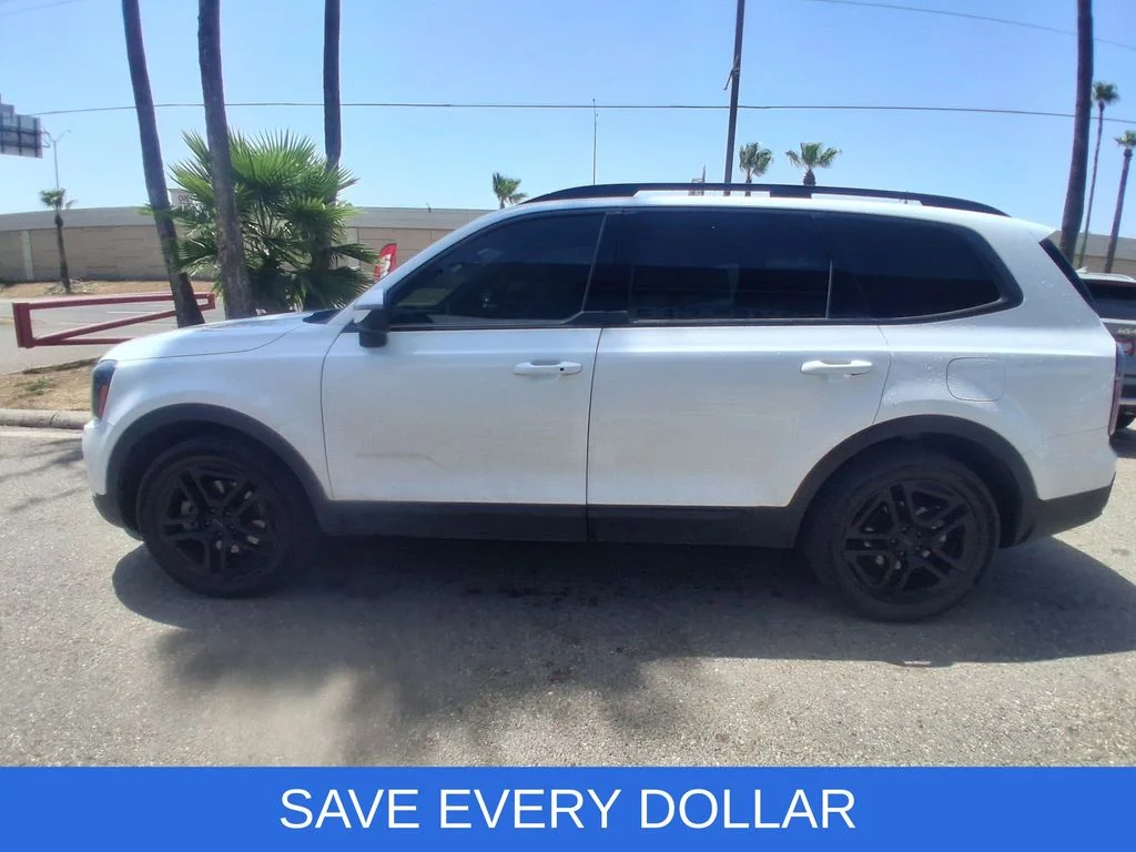 Used 2025 White Kia EX X-Line image 4