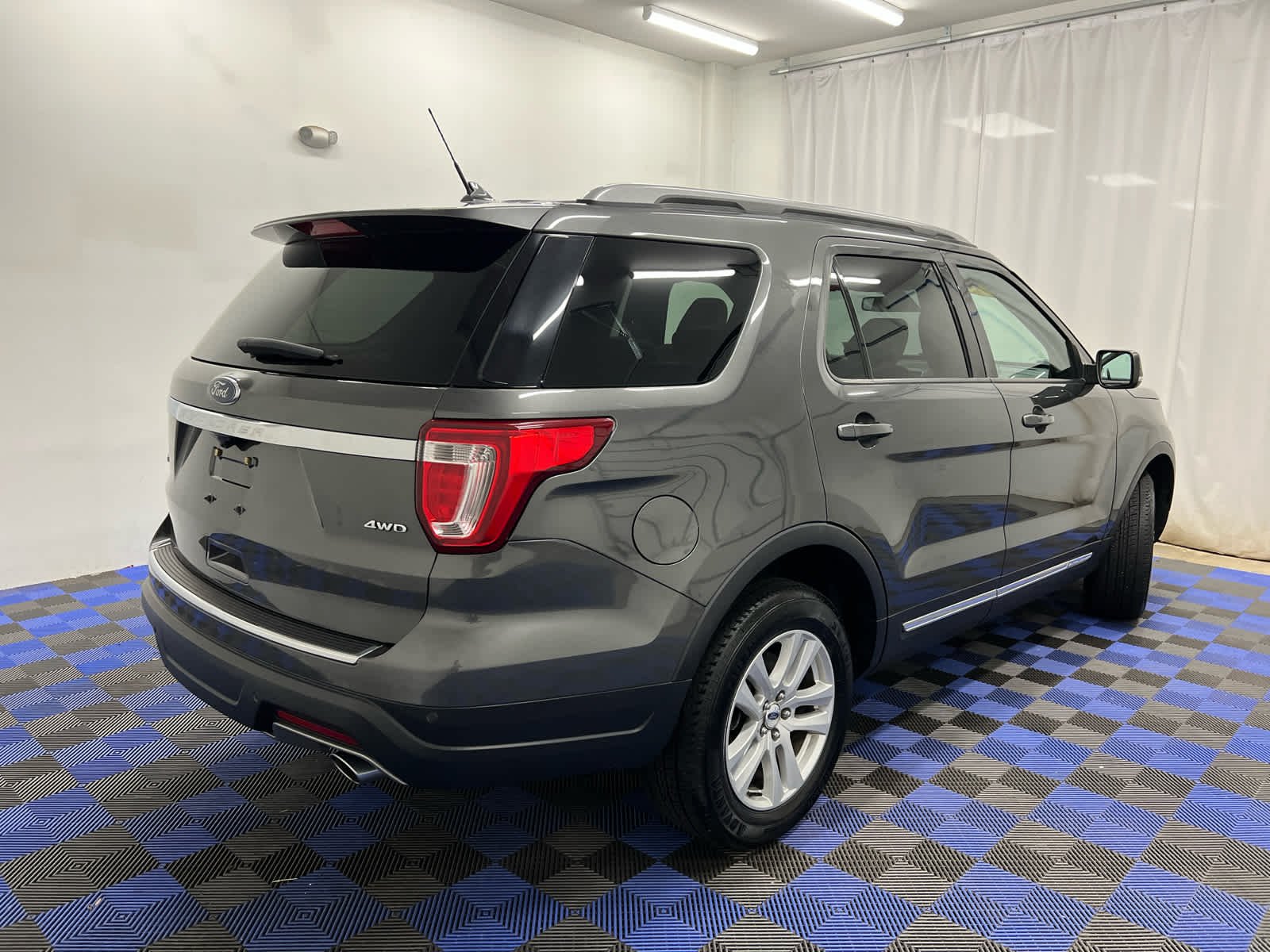 Used 2018 Magnetic Metallic Ford XLT image 9